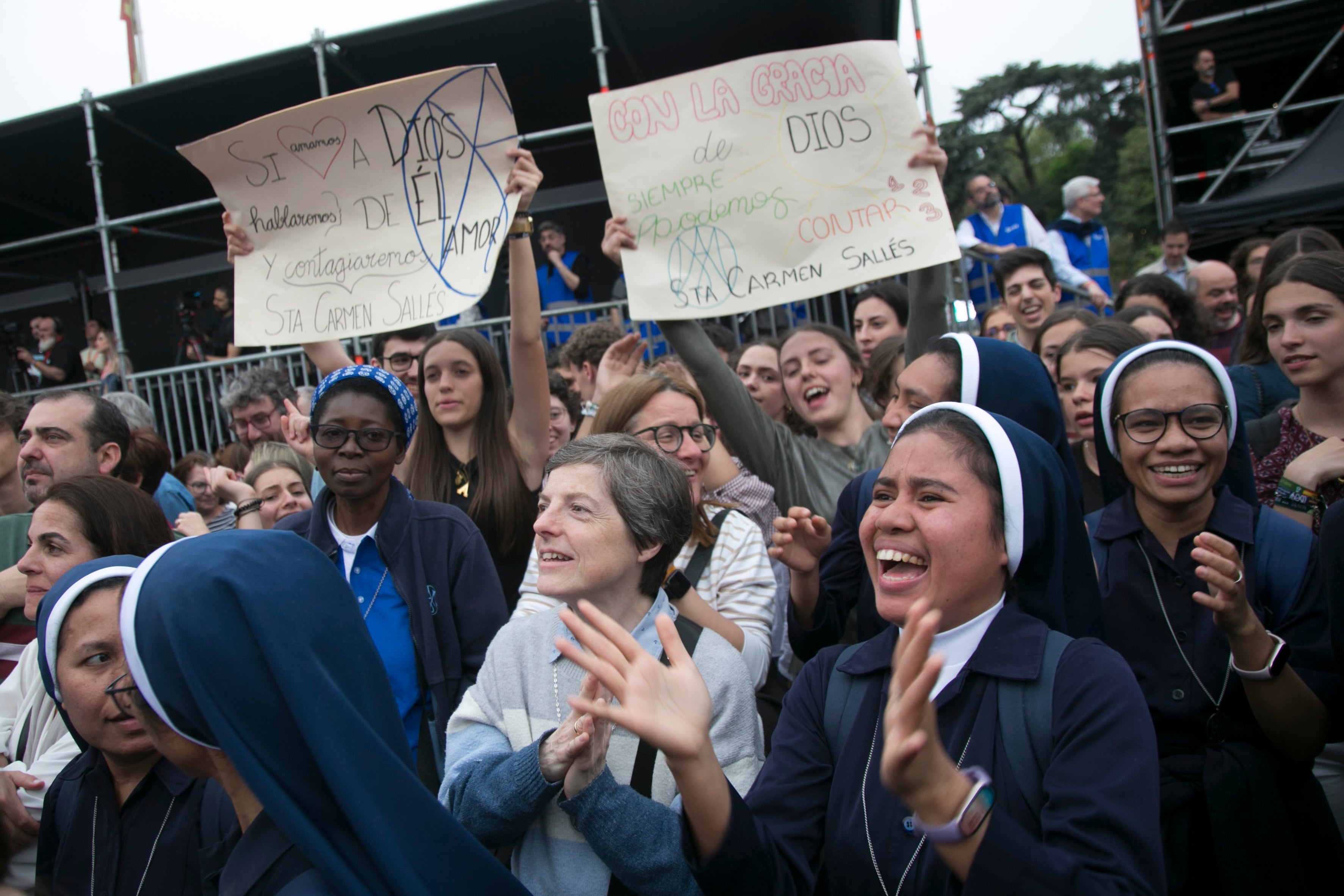 Varias religiosas, la mayoría concepcionistas, en la Fiesta de la Resurrección de Madrid.