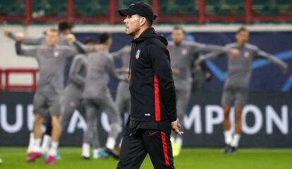 Simeone, en el entrenamiento del Atlético en Moscú.