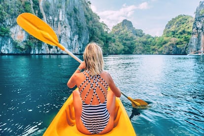 Si por el contrario, prefieres temperaturas más calidas, los meses de enero y febrero son una bien época para visitar Filipinas y disfrutar del fondo marino: más de 7.000 islas y 40.000 kilómetros cuadrados de arrecifes de coral.