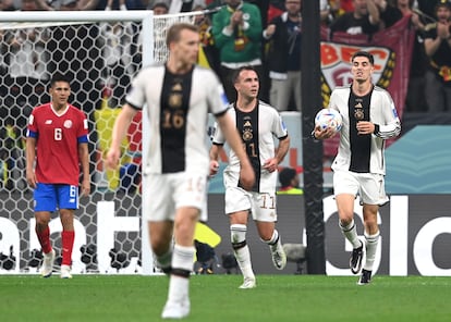 Los jugadores de Alemania después del segundo gol de Havertz.