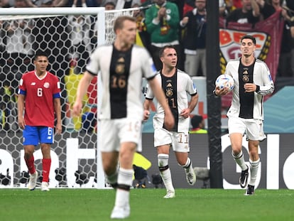 Los jugadores de Alemania después del segundo gol de Havertz.