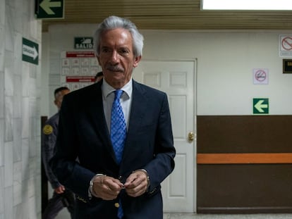 José Rúben Zamora llega a la audiencia en un juicio en su contra en Cuidad de Guatemala el 30 de mayo.