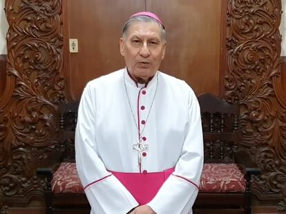 Obispo Mario Espinoza Contreras dirige un mensaje durante el Seminario Diocesano de Mazatlán en 2022.