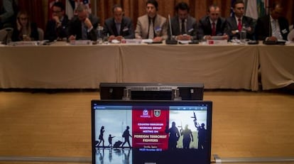 Asistentes de varios países en la reunión de Interpol en Sevilla sobre el terrorismo internacional.