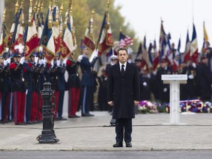 El presidente Nicolás Sarkozy en la Tumba del Soldado Desconocido durante los actos del Día del Armisticio, en París.