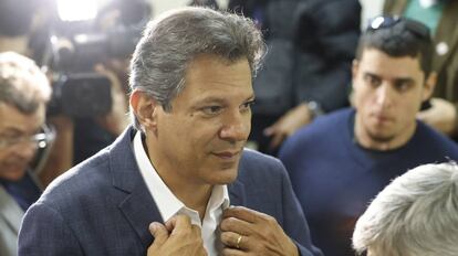 Haddad (PT) em coletiva de imprensa em Curitiba nesta segunda-feira, 8