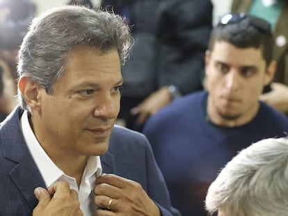 Haddad (PT) em coletiva de imprensa em Curitiba nesta segunda-feira, 8