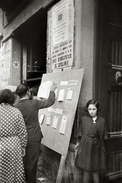 Votaci&oacute; en un col&middot;legi electoral de Barcelona el 1933