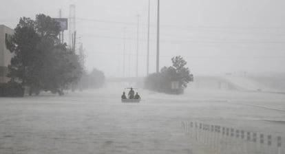 Barco da patrulha de fronteiras em uma estrada de Humble, no Texas.