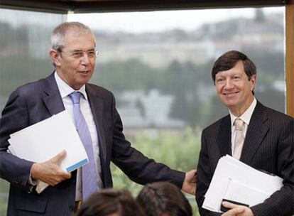 Emilio Perez Touriño y Carlos Lage, ayer, tras la reunión de la comunidad de Trabajo Galicia-Norte de Portugal.