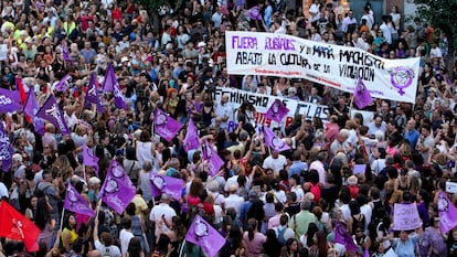 Vista de la manifestación feminista de Callao, este lunes en Madrid.