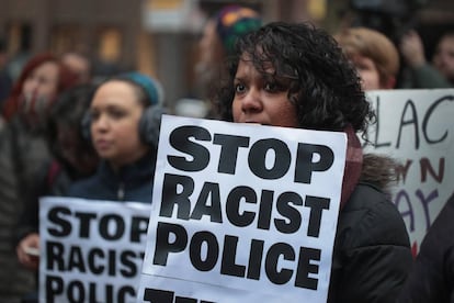 Una manifestación el día 2 de abril en Chicago en contra de las violencias policiales y en recuerdo de la muerte de Martin Luther King.
