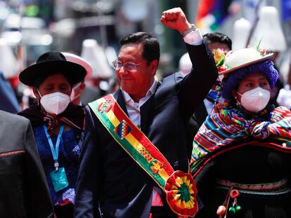 Luis Arce, no presidente da Bolívia, após ser empossado neste domingo.