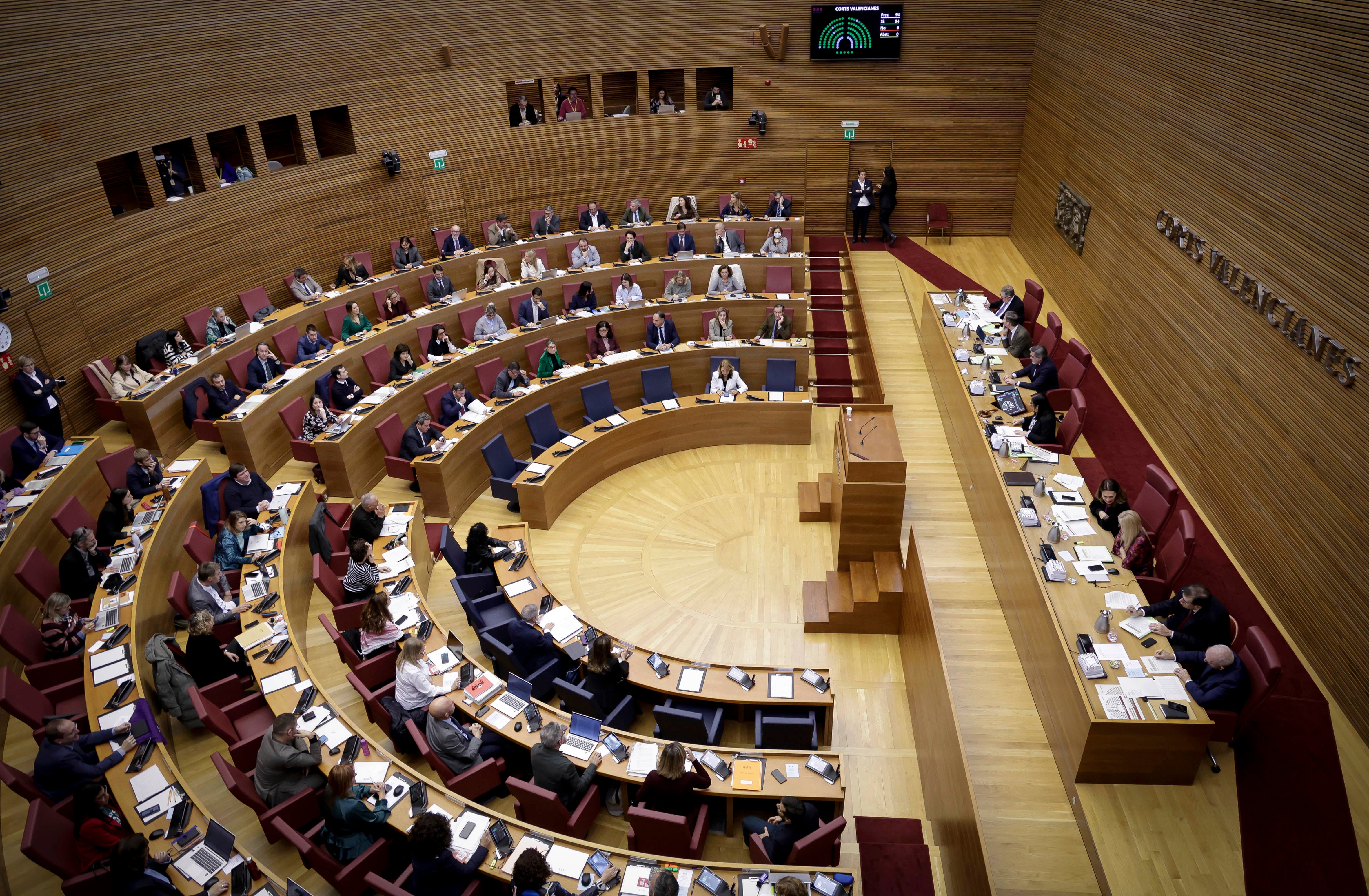 PP y Vox suprimen la comisión LGTBI al reformar el reglamento de Les Corts Valencianes