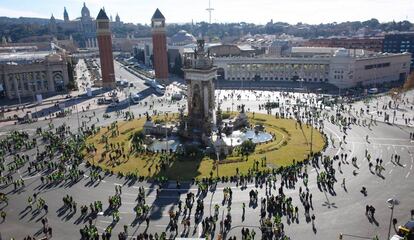 Els taxites ocupen la plaça d'Espanya aquest dimarts.