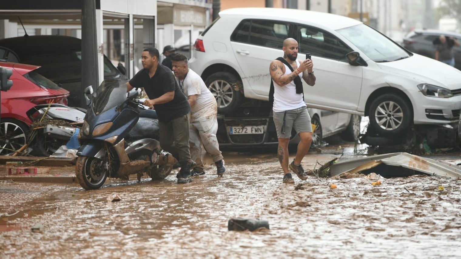 La alerta a la población se envió ocho horas después de que la lluvia comenzará a desbordar barrancos 