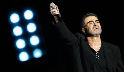 El cantante George Michael en un concierto en diciembre de 2008.