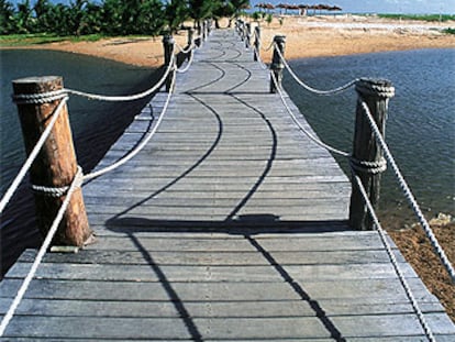 A lo largo de la costa de Alagoas, con 230 kilómetros de playas, se suceden pequeñas <i>pousadas</i> con encanto.