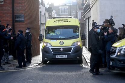 La ambulancia en la que fue trasladado el duque de Edimburgo.