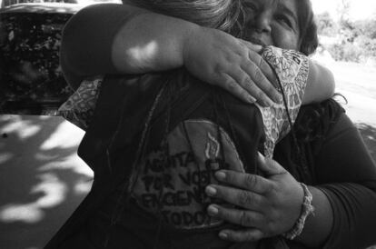 “A la gente la han sacado de sus raíces, con planes y dinero fácil. ¿Para que sirve el dinero si no podés tomar el agua, si la comida es mala, si estas enfermo? Tenemos que volver a las raíces”, reflexiona Cecilia, una de las Guardianas.