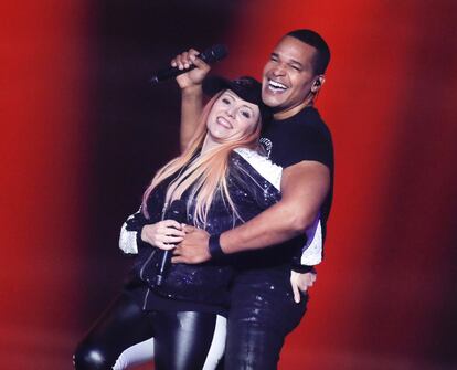  Valentina Monetta y Jimmie Wilson representantes de San Marino interpretan la canción "Spirit Of The Night".