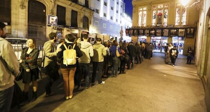 Cola para entrar en los cines Ideal de Madrid en la pasada Fiesta del cine.