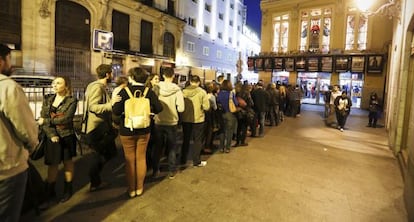 Cola para entrar en los cines Ideal de Madrid en la pasada Fiesta del cine.