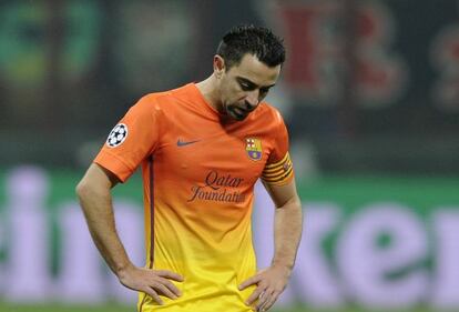 Xavi, durante el partido en San Siro.