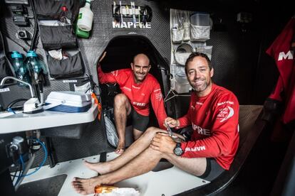 Xabi Fern&aacute;ndez e Iker Mart&iacute;nez, a bordo del Mapfre.