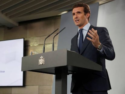 El líder del PP, Pablo Casado, durante la rueda de prensa tras la reunión con Pedro Sánchez.