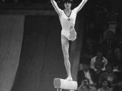 Nadia Comaneci, en una de sus actuaciones gimnásticas en Montreal en 1976.