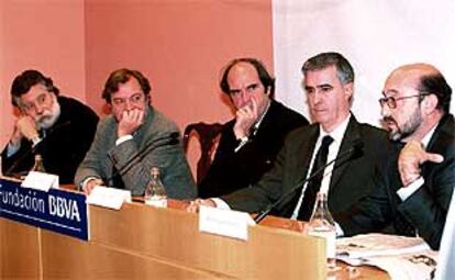 Estefanía, Cebrián, Gabilondo, Rafael Pardo y Pere Puigdomènech, ayer en la fundación BBVA.