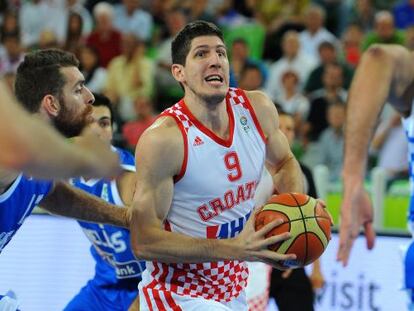 El croata Damjan Rudez, ante Grecia.