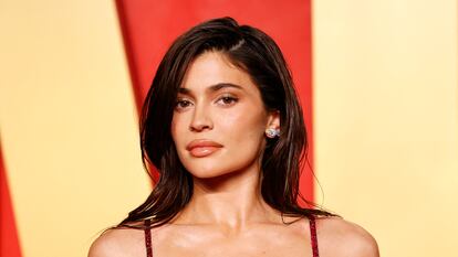 Detalle del maquillaje de labios de Kylie Jenner en la fiesta de Vanity Fair tras la ceremonia de los Oscars.