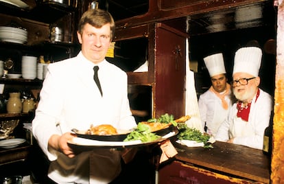 Equipo del restaurante en una foto histórica tomada en 1987. 