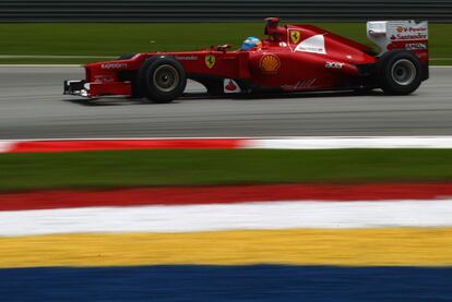 Fernando Alonso, en los entrenamientos de Sepang