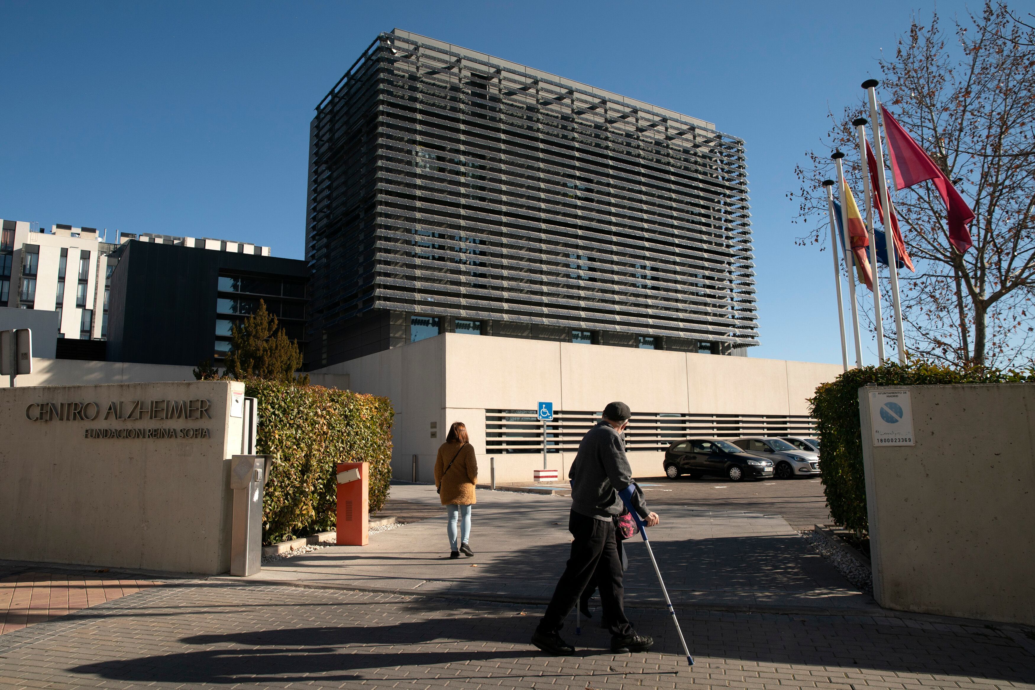 Una imagen reciente de la entrada al complejo de la residencia de mayores Fundación Reina Sofía Alzhéimer, en Vallecas, Madrid. ANDREA COMAS