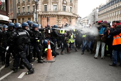 A media jornada, menos de un centenar de personas habían sido detenidas, mucho menos que los más de 500 detenidos a la misma hora del sábado pasado.