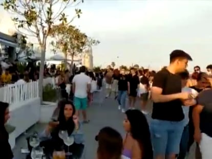 Imagen del vídeo de la aglomeración de personas en La Marina de Valencia este fin de semana.