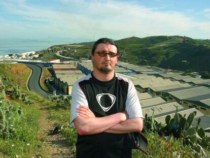 Hamed Abderram&aacute;n en el barrio del Pr&iacute;ncipe Alfonso en Ceuta.