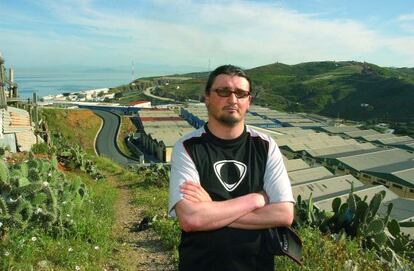 Hamed Abderram&aacute;n en el barrio del Pr&iacute;ncipe Alfonso en Ceuta.