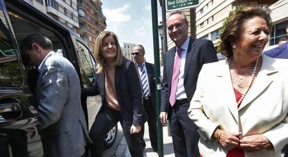 La ministra de Empleo, F&aacute;tima B&aacute;&ntilde;ez, junto al presidente del Consell, Alberto Fabra, y la alcaldesa de Valencia, Rita Barber&aacute;.