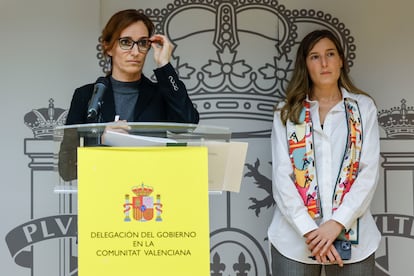 La ministra de Sanidad, Mónica García, presenta el proyecto de salud mental para las zonas afectadas por la dana acompañada por la comisionada de Salud Mental, Belén González, este miércoles en Valencia.