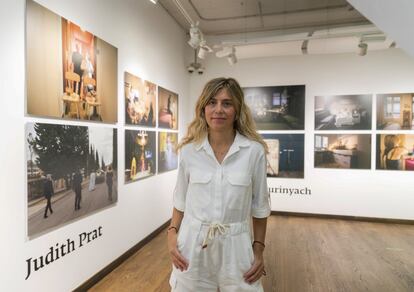 El centro de exposiciones de DKV en Zaragoza ha presentado este jueves Covid Photo Diaries, una exposición que busca mostrar la vida diaria de la pandemia a través de las fotografías de Manu Brabo, Judith Prat y Anna Surinyach, entre otros.