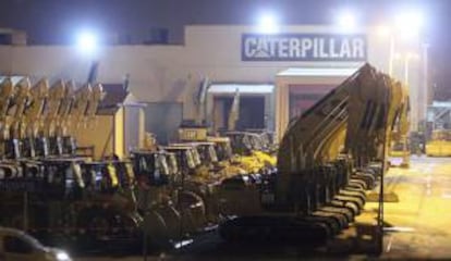 Caterpillar anunció también que comprará acciones propias por un valor de unos mil millones de dólares durante el segundo trimestre de este año. EFE/Archivo