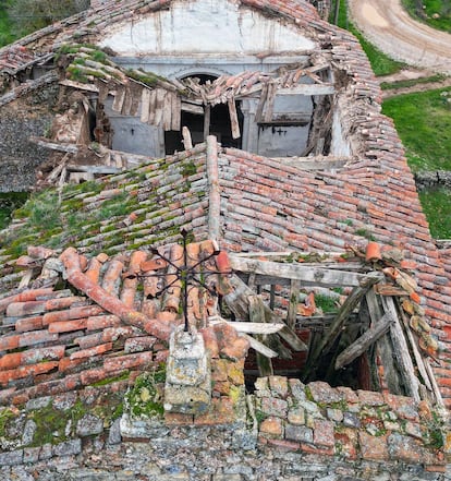 La cubierta de la iglesia de La Barbolla (Soria), a vista de dron.