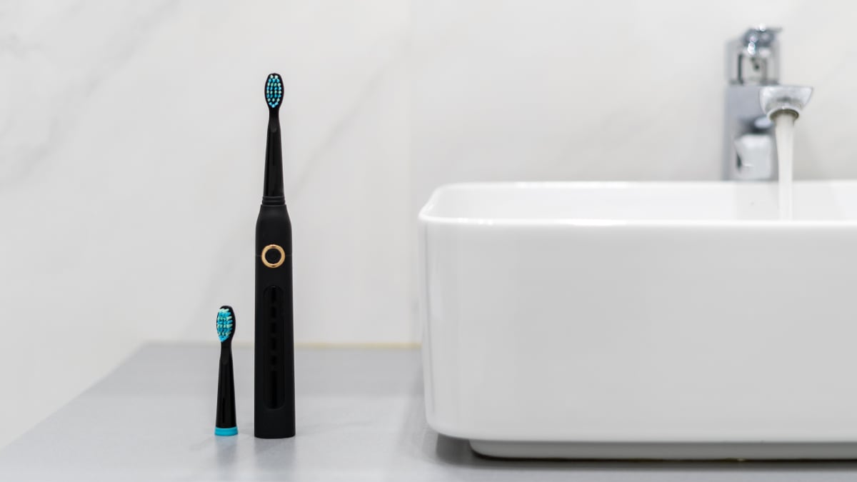 Cuesta menos de 20 euros y viene con ocho cabezales: el cepillo eléctrico de Cecotec que triunfa en Amazon