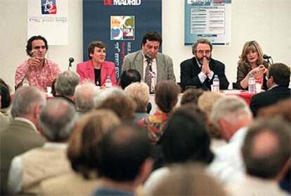 Daniel Múgica, Paloma Díaz-Más, José Antonio Lisboina, Jon Juaristi y Mercedes Monmany, ayer, en la Feria del Libro.