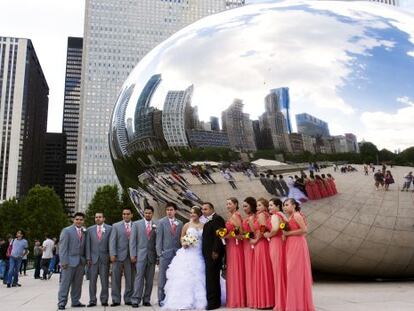 La escultura 'Cloud Gate', de Anish Kapoor, en el Millennium Park de Chicago (EE UU).