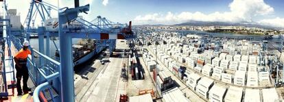 Tráfico de contenedores en el Puerto de Algeciras.